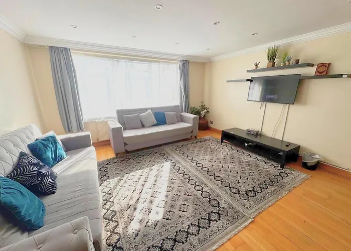 Spacious 3Br Apartment Near Top Attractions!