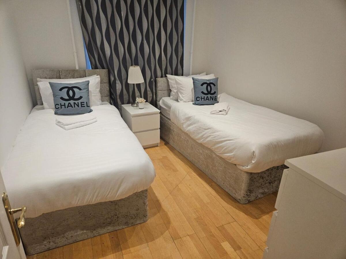 Apartment Spacious 3br Near Attractions! *